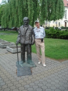Pomnik Andrzeja Szwalbego na placu przed Filharmoni Pomorsk